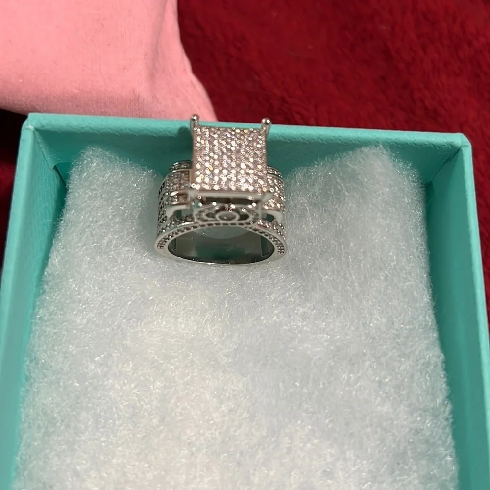 Fashionable Ring